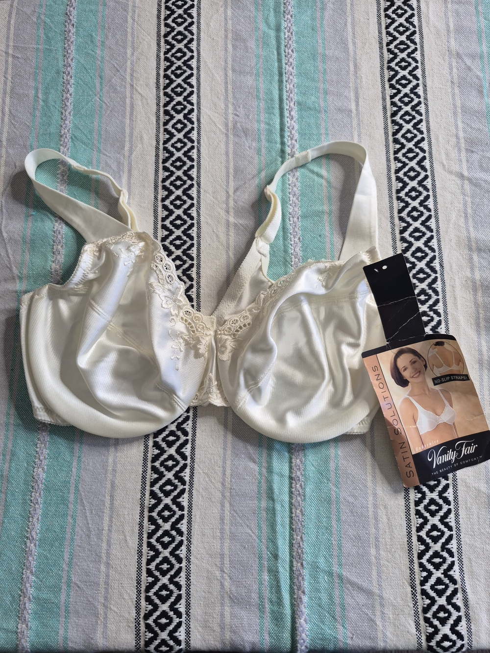 Vintage Vanity Fair Satin Solutions Underwire Bra in Ivory 36D
